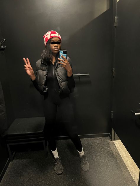 Black Yeezy 500 Outfit, Beanie Outfit Black Women Winter, New Culpa Beanie Outfit, Yeezy 500 Outfit Women Black, Mea Culpa Beanie Outfit, Yeezy 500 Outfit, Mea Culpa Beanie, Culpa Beanie, Black Yeezys