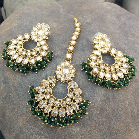 Green Jwellary, Green Earing Outfits, Green Jewelry Indian, Green Earrings Indian, Festive Green Hand Set Tikka, Traditional Green Festive Tikka, Green Jewellery, Festive Green Hand-set Tikka, Elegant Green Embellished Tikka