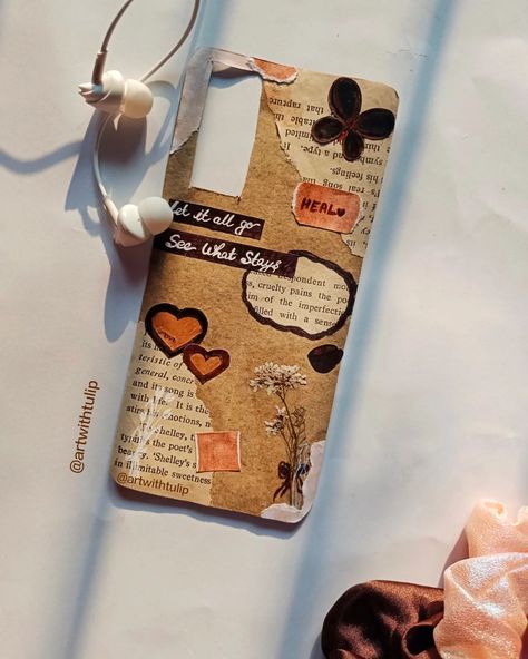 DIY Phone Case ☕🤎📜🧸 Tried journaling for the first time and I loved the process. I don't have any journal kit so I made everything from scratch myself that's why it might not look that good. But believe me the whole process was soooo peaceful😭🤎 and now I want to journal moreeee🥹 Theme - Inner Peace ๋࣭ ⭑ #bodhijournalchallenge @thebodhijournal_ #journal #journaling #journalinspiration #diy #diyphonecase #diyjournal #instagood #bodhijournal #innerpeace #vintage [Art, Journal, Journaling, ... Vintage Phone Cases Diy, Phone Cover Design Ideas, Diy Phone Cover Ideas, Phone Case Design Ideas, Vintage Art Journal, Diy Phone Case Ideas, Journal Phone Case, Diy Phone Case Design, Vintage Phone Case