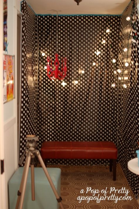 How to make a diy Photo Booth {Do-it-yourself / Tutorial} | A Pop of Pretty: Canadian Decorating Blog Striping Tape Nail Art, Diy Fotokabine, Diy Photo Booth Backdrop, Photography Backdrops Diy, Diy Photo Backdrop, Booth Backdrops, Photo Booth Ideas, Photos Booth, Diy Photo Booth