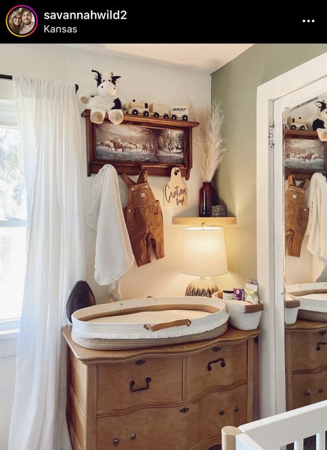 Boys Farm Bedroom, Farm Nursery Boy, Vintage Cowboy Nursery, Western Baby Nurseries, Country Baby Rooms, Farm Nursery Theme, Country Nursery, Cowboy Nursery, Western Nursery