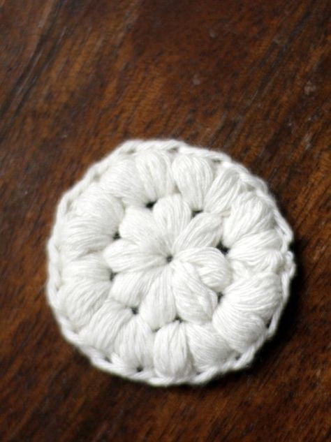 Reusable Cotton Wool Pads Free Crochet Pattern | Moral Fibres - UK Eco Green Blog Crochet Makeup Remover Pads, Scrubbies Crochet Pattern, Scrubbies Crochet, Crochet Scrubbies, Face Scrubbies, Crochet Faces, Makeup Remover Pads, Crochet Dishcloths, Yarn Projects