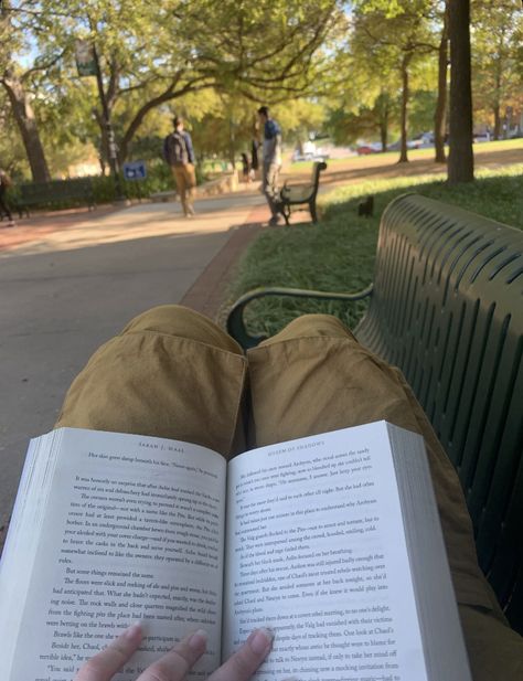 Reading Outside Aesthetic, Reading In Public, Reading In Nature, Studying Outside, Hobby Reading, Reading Hobby, Reading Outside, Life After High School, Reading Motivation