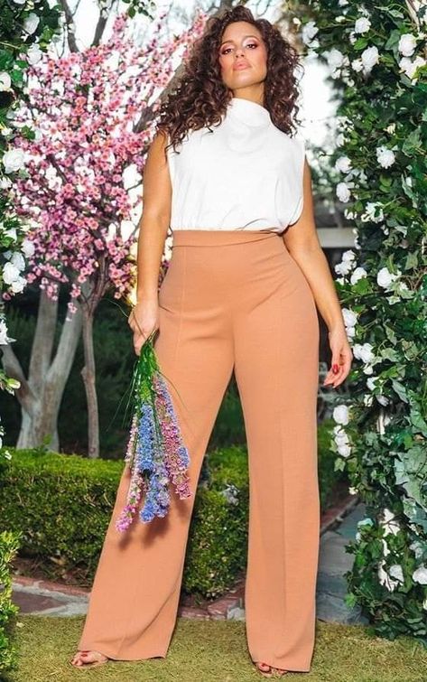 Curvy Work Outfit, Outfit Formal Mujer, Work Outfits Frauen, Wide Legged Pants, Shirred Dress, Ashley Graham, Plus Size Kleidung, Mode Inspo, Curvy Girl Outfits