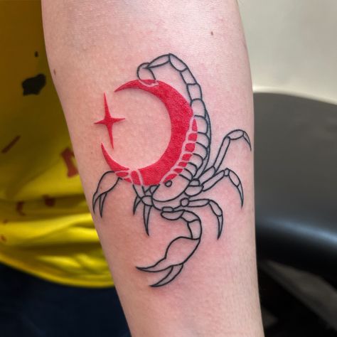 Red and black tattoo scorpion moon fineline minimalism minimalist Red Scorpion Tattoo, Red Scorpion, Patchwork Tattoos, Traditional Patchwork, La Tattoo, Scorpion Tattoo, Red Tattoos, Back Tattoo, Black Tattoos