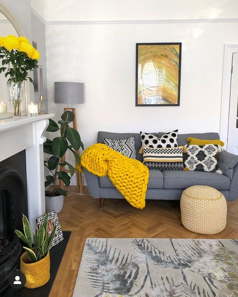 Silver Living Room Decor, Mustard Living Rooms, Grey And Yellow Living Room, Yellow Decor Living Room, Silver Living Room, Green Living Room Decor, Gold Living Room Decor, Living Room Decor Gray, Gold Living Room