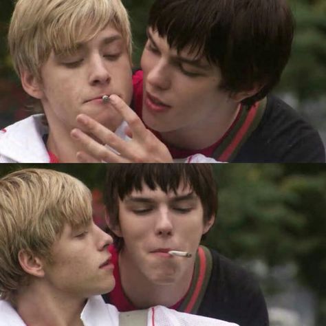 Tony & Maxxie [skins uk] Maxxie And Tony, Skins Maxxie, Maxxie Skins, Maxxie Oliver, Mitch Hewer, Jd And Veronica, Oki Doki, Skin Aesthetics, Skins Uk