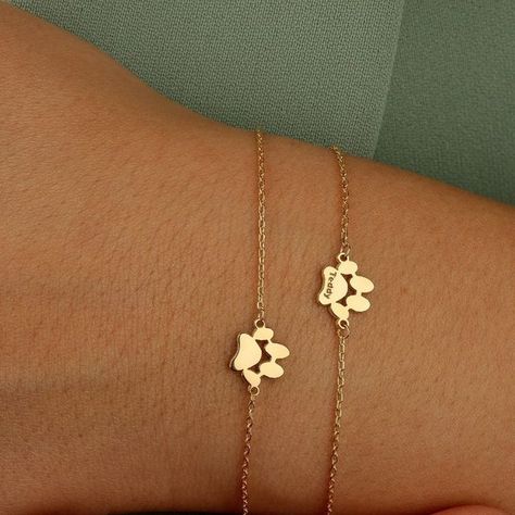 Love&together on Instagram: "Personalised paw print bracelet🐱🐶 are great gifts for pet owners who have beloved pets, as well as anyone who shares a special bond with his or her cat or dog and would appreciate a thoughtful gift！" Paw Print Bracelet, Rottweiler, Pet Owners, Things To Buy, Paw Print, Thoughtful Gifts, Gold Bracelet, Great Gifts, Pet