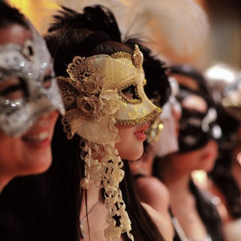 Haunted Masquerade, Masquerade Mask Aesthetic, Masquerade Ball Aesthetic, Books Thoughts, Masquerade Aesthetic, Mascarade Ball, Mask Ball, Make Your Eyes Pop, Vampire Masquerade