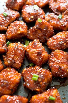 Sweet and Spicy Baked Honey Sriracha Chicken. Posting for the delicious looking sauce Baked Honey Sriracha Chicken, Honey Dinner, Double Recipe, Honey Sriracha Chicken, Honey Baked, Sweet And Spicy Chicken, Sriracha Chicken, Spicy Honey, Quick Chicken