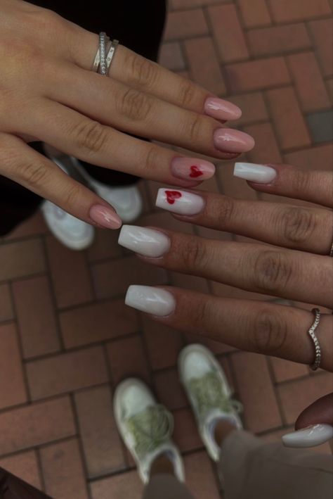 Nails To Do With Your Bestie, Matching Nails Sisters, Simple Matching Nails With Best Friend, Simple Matching Nails, Summer Matching Nails, Uñas Matching Bff, Nails Twins, Bff Nails Designs Best Friends, Nails To Get With Your Best Friend