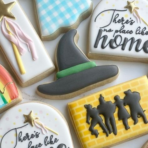 Alyssa | Cookie Artist on Instagram: "There’s no place like home 🪄   Loved making these Wizard of Oz cookies for one of my most OG customers 👊🏼" Wizard Of Oz Sugar Cookies, Wicked Sugar Cookies, Wizard Of Oz Cookies Decorated, Wicked Cookies Decorated, Wizard Of Oz Cookies, Wicked Cookies, Cookies For One, Cookie Themes, Wicked Birthday