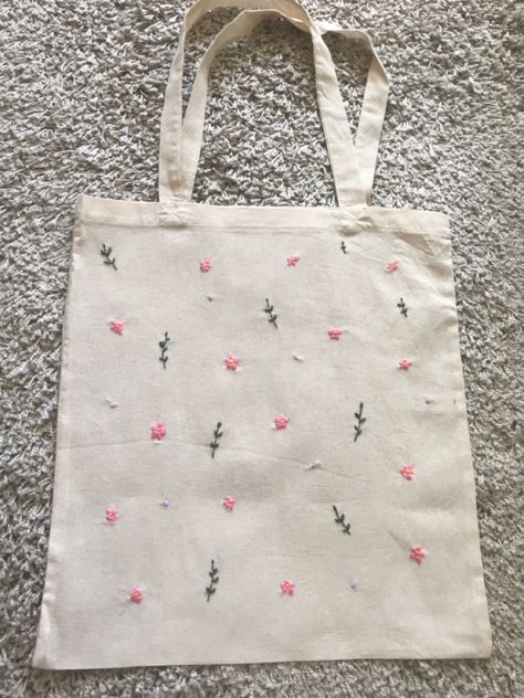 Embroidery Tote Bag Design, Tote Bag Embroidery Ideas, Tote Bag Embroidery, Embroider Ideas, Canvas Bag Design, Clothes Embroidery Diy, Embroidered Tote Bag, Handmade Embroidery Designs, Embroidered Tote