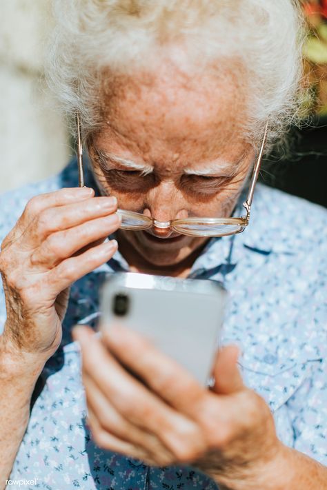 Senior woman reading from a mobile phone | premium image by rawpixel.com / McKinsey Cae Speaking, People Using Phone, Phone Lifestyle, Senior Lifestyle, Using Phone, Broken Phone, Little Britain, Americana Art, Old Person