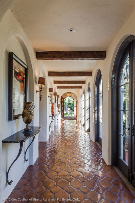 La Vereda - mediterranean - hall - santa barbara - Lori Smyth Design Style Hacienda, Portugal House, Hacienda Homes, Santa Barbara Style, Spanish Hacienda, Hacienda Style Homes, Rustic Homes, Spanish Modern, Spanish Decor