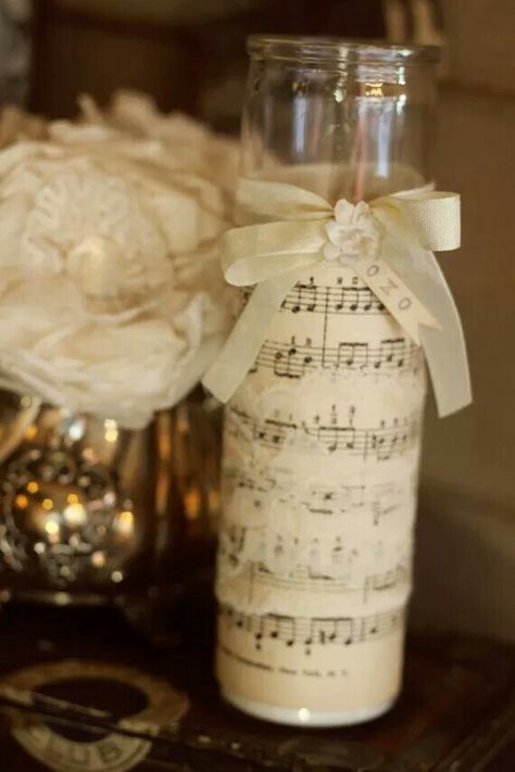 Embellished Bottle Music Table Decorations, Music Centerpieces, Music Decorations, Sheet Music Crafts, Sheet Music Art, Diy Vintage Decor, Musical Theme, Book Page Crafts, Music Crafts