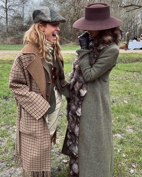 Maria de la Orden (@mariadelaord) • Instagram photos and videos English Country Fashion, Countryside Outfit, Sloane Ranger, Countryside Fashion, British Country Style, Country Attire, Country Style Outfits, English Country Style, Country Casual