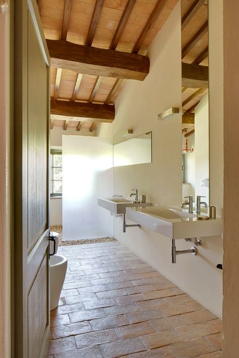 Tuscan Interior, Tuscany House, Tuscan Bathroom, Modern Tuscan, Villa Toscana, Tuscan Farmhouse, Italian Farmhouse, Toscana Italia, Deco Bathroom