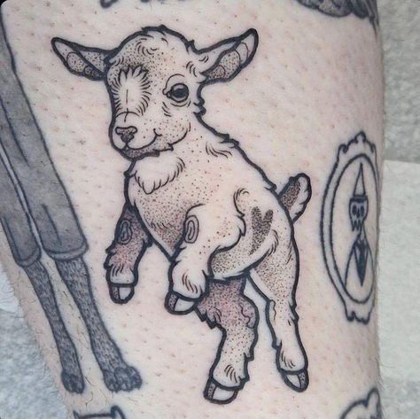 Hen Tattoo, Tatuaje Studio Ghibli, Goat Tattoo, Lamb Tattoo, Fingerprint Tattoos, Botanical Tattoos, Sheep Tattoo, Cow Tattoo, Traditional Tattoo Inspiration