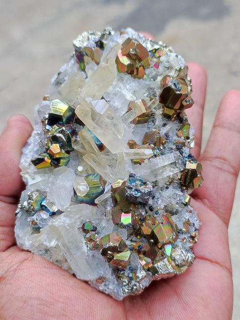 Minerals Crystals Stones, Crystal Witch, Carving Stone, Agate Rocks, Minerals Crystals Rocks, Magic Stones, Crystal Formations, Beautiful Stones, Pretty Rocks