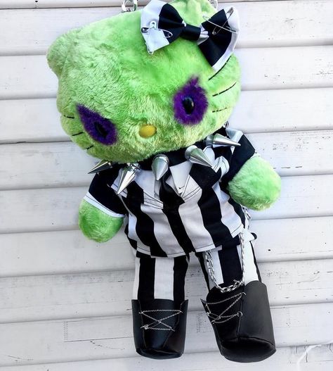 Creepy Stuffed Animals, Creepy Toys, Images Hello Kitty, Kitty Images, Hello Kitty Characters, Hello Kitty Halloween, Hello Kitty Art, Corpse Bride, Hello Kitty Pictures