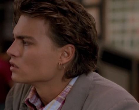 Johnny Depp Hairstyle, 80s Actors, جوني ديب, Men 90s, Johnny Depp Style, Jump Street, Pelo Anime, 21 Jump Street, Young Johnny Depp