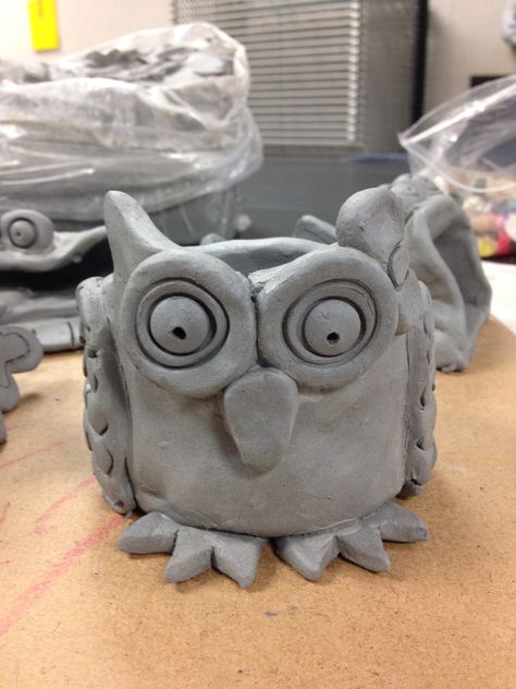 5th Grade Pinchpot Creation: Owl Pot Turkey Disguises, Clay Pinch Pots, Clay Projects For Kids, Turkey Disguise, Animal Art Projects, Clay Crafts For Kids, Kids Clay, 6th Grade Art, Pottery Animals