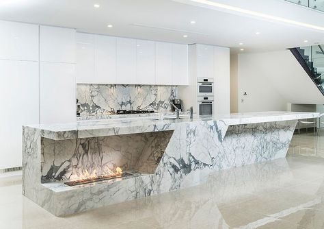 Kitchen Trends 2020, Stone Kitchen Island, Top Kitchen Trends, Bar Counters, Best Kitchen Design, Indoor Kitchen, Urban Kitchen, Stone Kitchen, Kitchen Fireplace