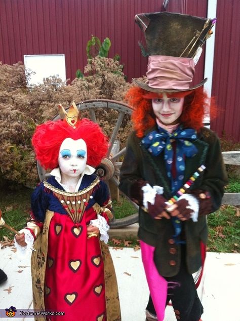 Elizabeth: Our two girls are wearing the Queen of Hearts and Mad Hatter costumes from Tim Burton's Alice in Wonderland. The Queen of hearts was made of curtains, fabric, and many... Queen Of Hearts Costume Diy, The Queen Of Hearts Costume, Brother Sister Halloween Costumes, Homemade Costumes For Kids, Queen Of Hearts Halloween Costume, Sister Halloween Costumes, Halloween Alice In Wonderland, Queen Of Hearts Halloween, Mad Hatter Costume