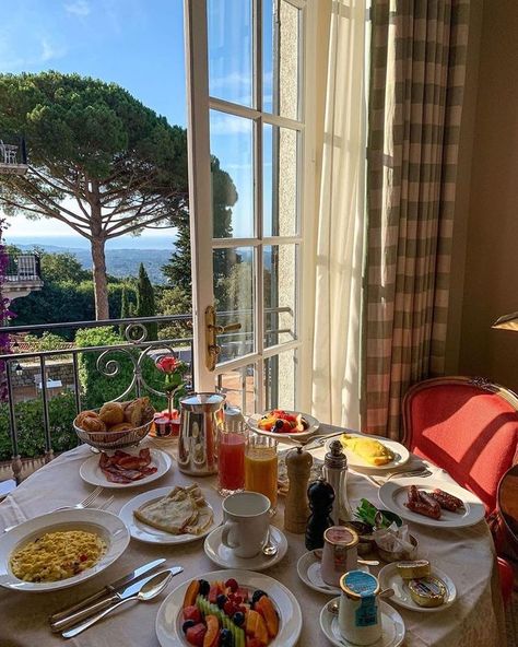 Bougie Breakfast, Italy Aesthetic, Italian Summer, Alam Yang Indah, Summer Dream, European Summer, Pretty Places, Pretty Food, Travel Aesthetic