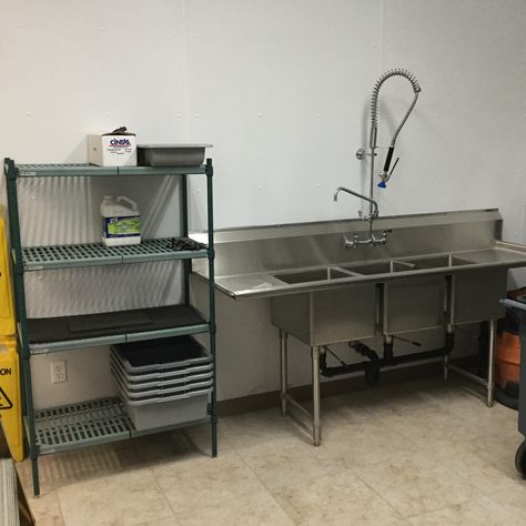 Catering Kitchen Layout, Small Commercial Kitchen Design, Small Restaurant Kitchen Design, Commercial Kitchen Layout, Small Commercial Kitchen, Restaurant Sink, Restaurant Kitchen Equipment, Restaurant Kitchen Design, Commercial Kitchen Design