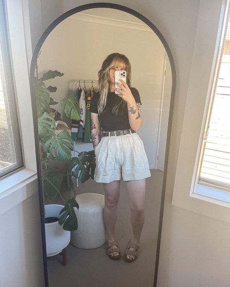 Pleated Shorts Outfit, Linen Shorts Outfit, Loose Shorts Outfit, Cute Outfits With Shorts, Jean Short Outfits, Small Shorts, Modest Summer Outfits, Shorts Outfits Women, Summer Shorts Outfits