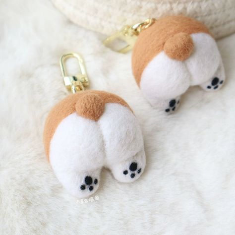 We create cute needle felted animals, needle felting project kits for beginners and you'll find needle felting accessories for holidays too. Animal Butts, Needle Felting Diy Tutorials, Miniature Corgi, Cute Christmas Reindeer, Felt Wool Ball, Needle Felting Tutorial, Needle Felting Supplies, Felting Diy, Needle Felting Diy