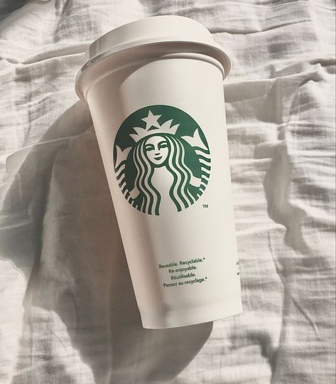 White Starbucks Aesthetic, Starbucks Moodboard, Starbucks Becher, Starbucks Cup Aesthetic, Starbucks Coffee Beans, Starbucks Coffee Cups, Copo Starbucks, Starbucks Latte, Starbucks Coffee Cup