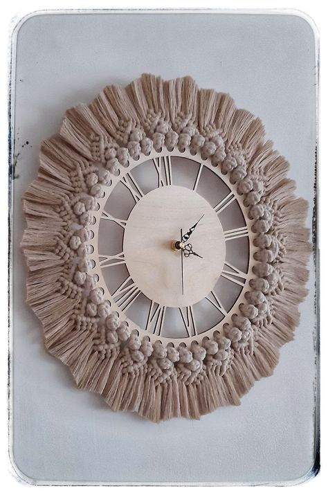 Diy Crochet Wall Hanging, Macrame Interior, Trendy Mirrors, Pola Macrame, Free Macrame Patterns, Macrame Mirror, Makramee Diy, Boho Crafts Diy, Macrame Knots Pattern