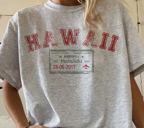 Hawaii T Shirts, Hawaii Graphic Tee, Big T Shirt Aesthetic, Etsy T Shirts, T-shirt Prints, Cute Oversized Tees, Summer Clothes Beach, Casual Shirts Women, Hawaii Clothes