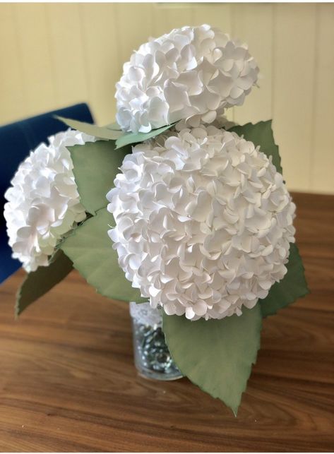 Cricut Hydrangea Flower, Crafts With Cardstock Paper, Hydrengas Bouquet, Lavender Paper Flowers, Paper Hydrangea, Coffee Filter Flowers Diy, Hydrangea Art, Paper Flower Centerpieces, Tissue Paper Flowers Diy