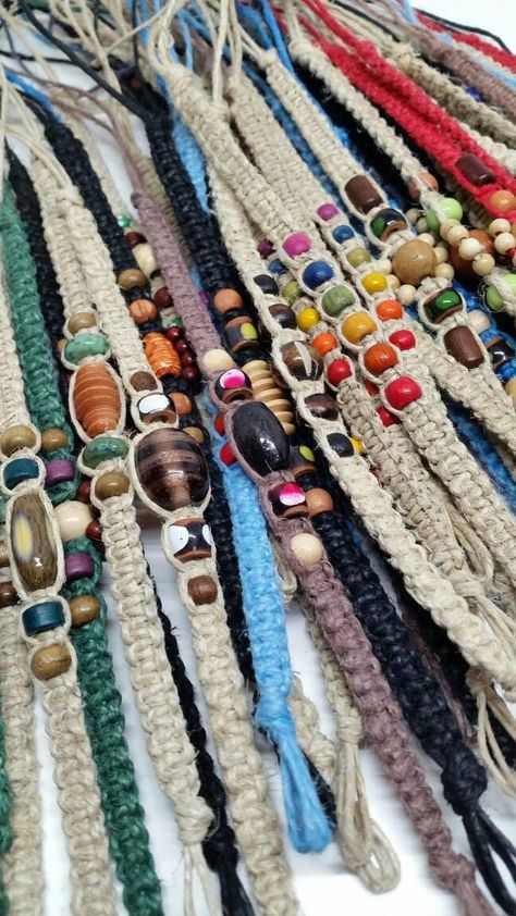 BEADED JEWELRY NECKLACES #BeadedBracelets Bead Art Bracelets, 2 Colour Friendship Bracelet, Granola Bracelets, Hippie Bracelets Diy, Hemp Cord Bracelets Diy, Homade Jewelry, Hemp Cord Bracelets, Twine Bracelets, Macrame Bracelets With Beads