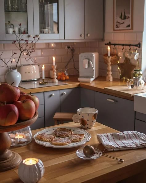 Country Kitchen Ideas, Beautiful Interior Design, Apartment Inspiration, Slow Living, Dream House Decor, Autumn Home, Country Kitchen, Kitchen Counter, My Dream Home