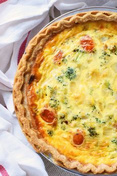 Easy Broccoli & Tomato Quiche - A savory custard filled with seasoned broccoli, onion, tomato, and sharp cheddar cheese blend.#TheBetterEgg #OnlyEB #AD Broccoli Cheese Quiche, Broccoli Quiche Recipes, Quiche Recipes Healthy, Easy Quiche Recipe, Broccoli Cheddar Quiche, Bacon And Cheese Quiche, Tomato Quiche, Broccoli Quiche, Easy Quiche