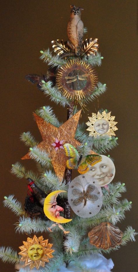 Witch Fall Decor, Christmas Victorian Decoration, Christmas Mushrooms Decoration, Anthro Inspired Christmas, 70s Christmas Decorations, Hippie Christmas Tree, Pagan Christmas Tree, Anthropology Christmas, Antique Ornaments