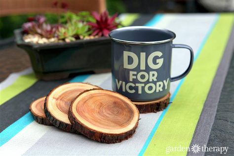 Creative Wood Slice Projects Coaster Projects, Natural Branches, Diy Gifts For Men, Wood Branch, Genius Ideas, Diy Holz, Recycled Projects, Diy Coasters, Coaster Furniture