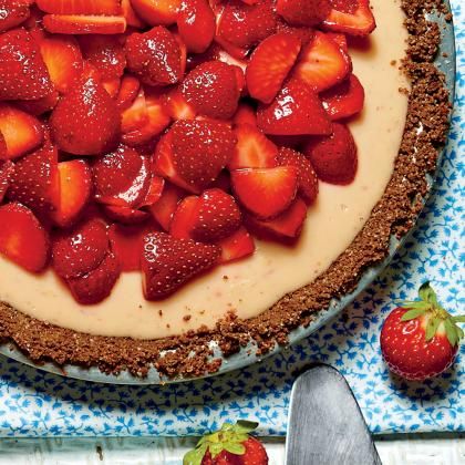 Strawberry-Lemon-Buttermilk Icebox Pie with Baked Gingersnap Crust Gingersnap Crust Recipes, Summer Pies, Citrus Desserts, Strawberry Pie Recipe, Summer Pie, Recipe Strawberry, Icebox Pie, Gingersnap Crust, Frozen Pie