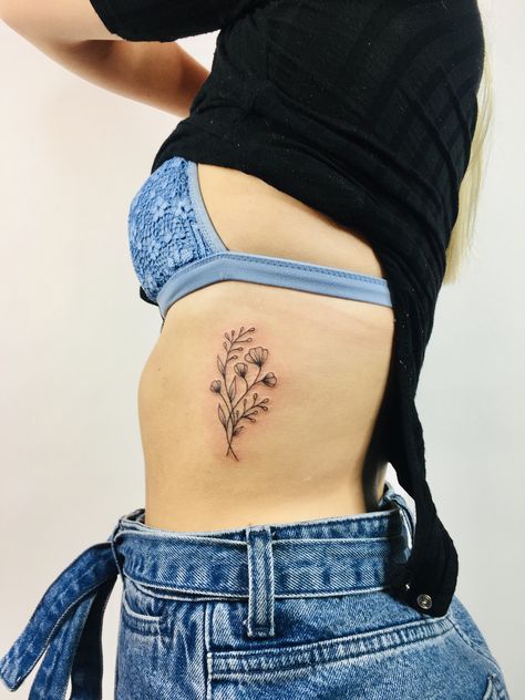 Womens Rib Cage Tattoos, Spots For Flower Tattoos, Tattoo For Side Rib Cage Women, Flower Tattoos On Rib Cage, Flower Tattoos Rib Cage, Side Flower Tattoos Women, Rip Cage Tattoo Women, Flower Rib Cage Tattoo, Tattoo Ideas Ribs Cage