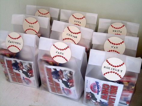 Baseball Goodie Bag Ideas Baseball Treats, Baseball Snacks, Team Mom Baseball, Baseball Team Gift, Baseball Theme Birthday, Team Snacks, Baseball Tips, Baseball Crafts, Baseball Theme Party