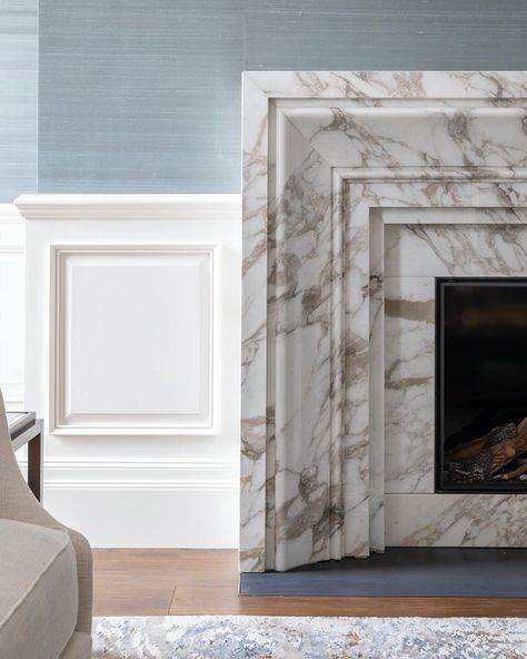 Marble Fireplace Mantle, Modern Electric Fireplace, Stone Exterior Houses, Classic Fireplace, Marble Fireplace Surround, Elevator Design, Interior Design London, Marble Fireplace, House Extension Design