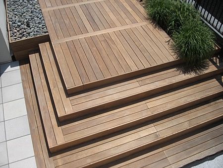 Decking Patterns, Ipe Deck, Deck Diy, Ipe Decking, Decking Ideas, Small Pergola, Modern Roofing, Patio Steps, Patio Pavers