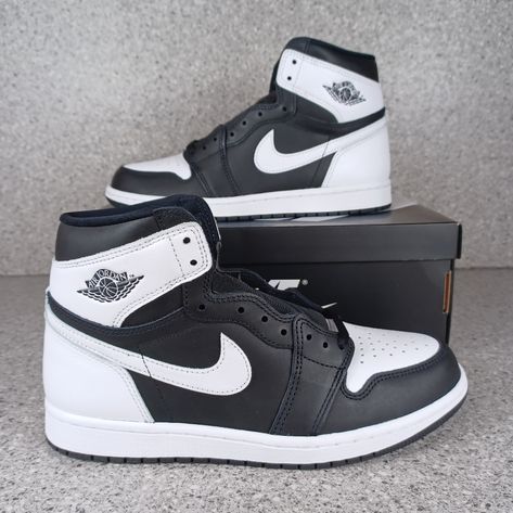 Nike Air Jordan 1 Retro High Og Sneakers Size 8 & 9.5 Men's Available Brand New With Box Sneaker Paper Not Included. I Ship Same Or Next Day Of Purchase. Fast Shipping Check Out My Reviews And Purchase With Confidence From A Trusted Seller. * Size 8 Men's - Fits Women's 9.5 * Size 9.5 Men's - Fits Women's 11 Pretty Sneakers, Nike Shoes Air Force, White Nike Shoes, Pretty Shoes Sneakers, Nike Air Jordan 1 Retro, All Nike Shoes, Nike Shoes Jordans, Classy Shoes, Cute Nike Shoes