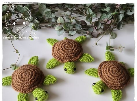 By Janet Carrillo "damn it Janet, let's crochet!"    For those who love cute things, this little sea turtle is the perfect size to hold... Sea Turtle Ornaments Diy, Crochet Mini Sea Creatures Free Patterns, Small Crochet Turtle, Crochet Tortoise, Crochet Turtle Pattern Free, Turtles Crochet, Dragonfly Applique, Crochet Dragonfly, Crochet Kindness