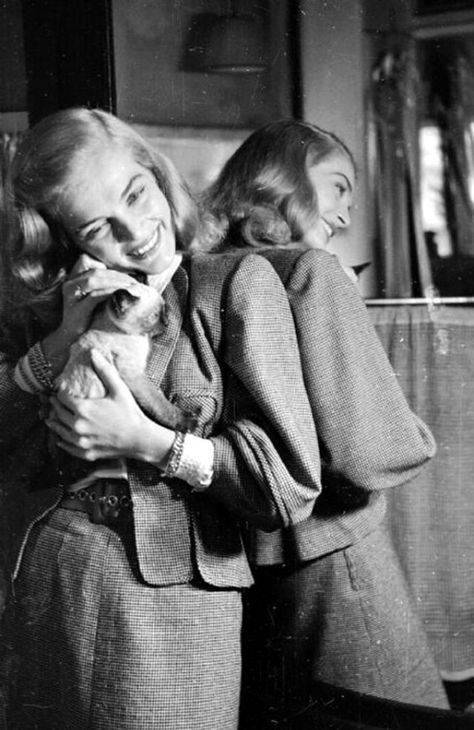 Lizabeth Scott: The Most Beautiful Face of Film Noir During the 1940s and 1950s ~ Vintage Everyday Lizabeth Scott, Cats Outside, Classic Actors, Veronica Lake, Owning A Cat, Curious Cat, Cat People, Bond Street, Hollywood Walk Of Fame